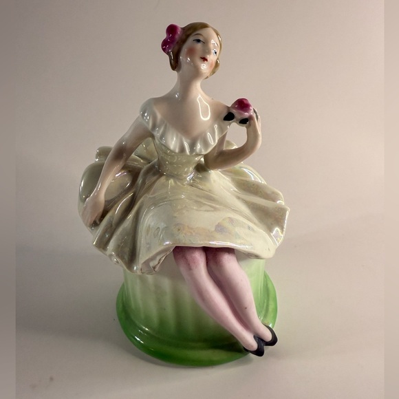 Vintage Bavaria Porcelain Powder Box Lady Figurine Trinket Jar - Picture 1 of 11